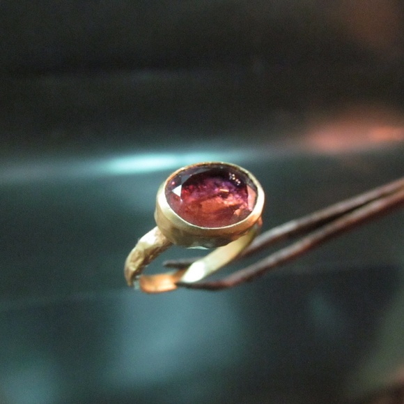 14k solid yellow Gold ring. - Picture 3 of 8